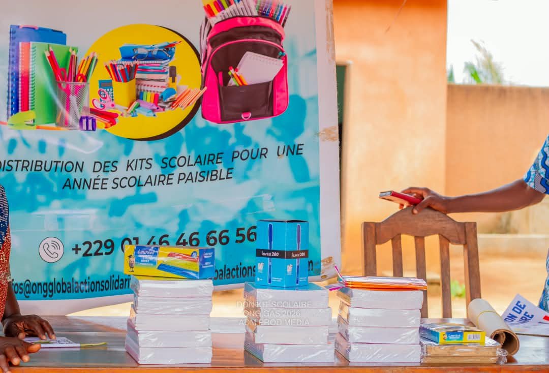 Distribution des kits scolaires — Orphelinat Cœur Unis de Tori